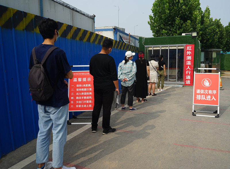 必赢2020届学生返校领取毕业证书
