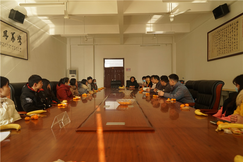 必赢召开少数民族学生座谈会