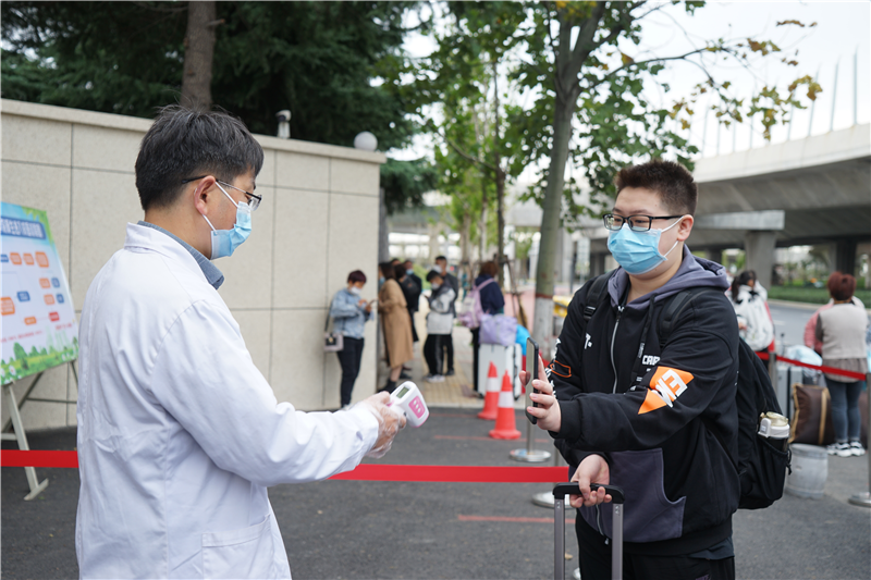 必赢2021级中专新生报到入学