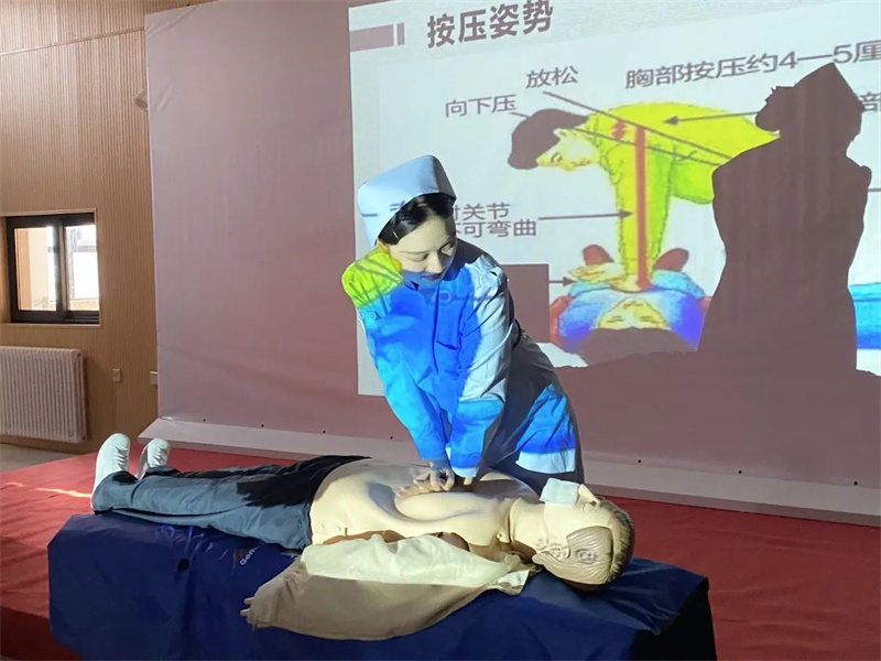 【护理系】必赢护理系到高新区红叶路小学开展师生急救技能培训