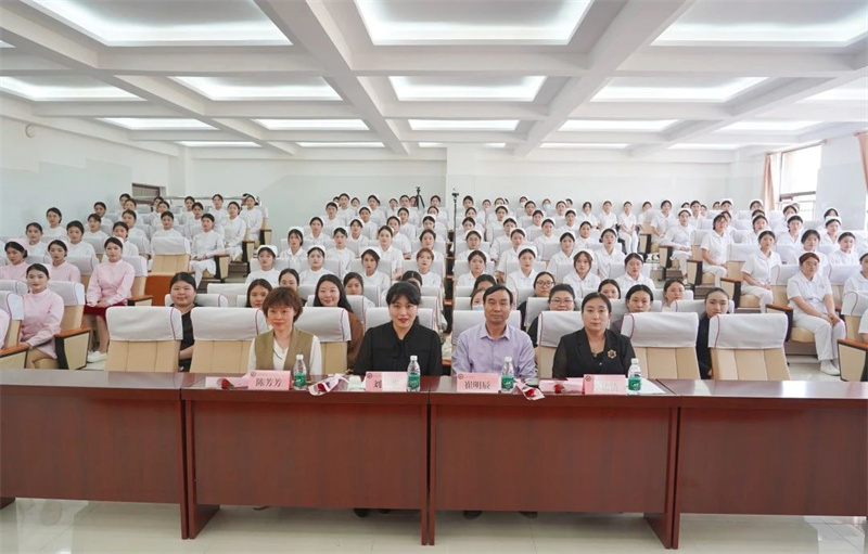 必赢举行512国际护士节授帽仪式暨表彰大会