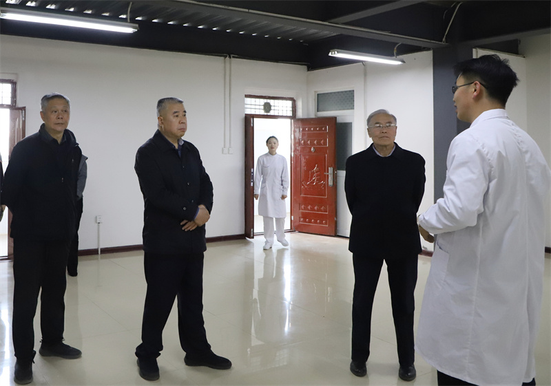 郑州市教育局调研组到必赢调研指导工作