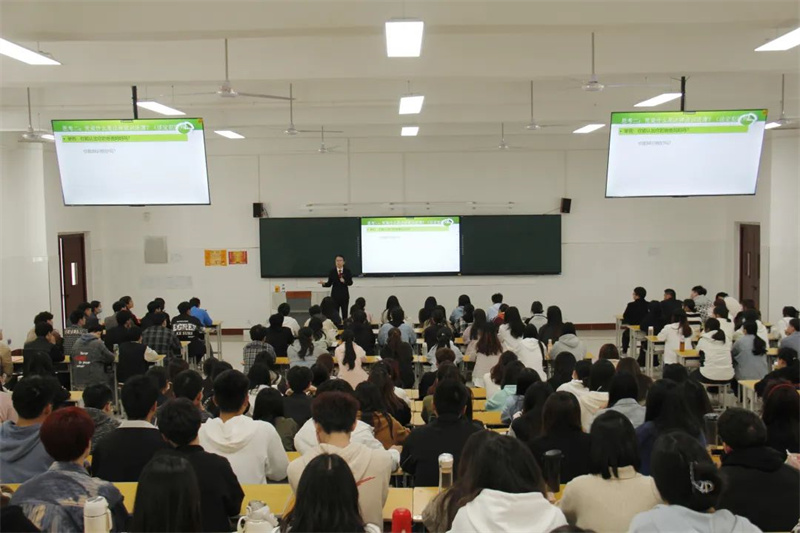 新密市人民法院到必赢开展法治教育专题讲座
