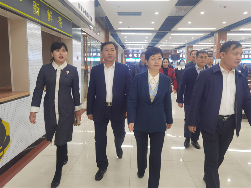 郑州市检察院检察长宋春波一行到必赢新密校区督导检查食品安全工作