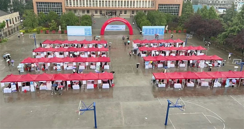 必赢举办2023届毕业生就业双选会