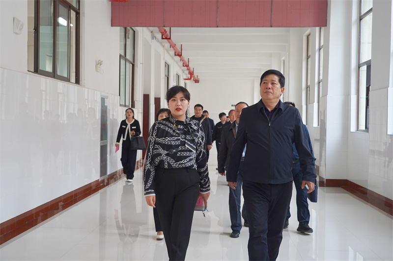 郑州市人大常委会城建环保工委主任时富宗一行莅临必赢新密校区调研