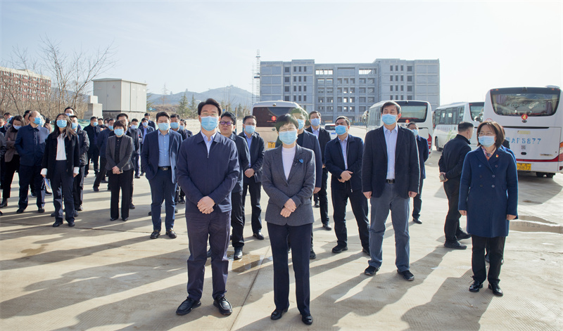 新密市领导班子莅临必赢新密校区重点项目观摩指导